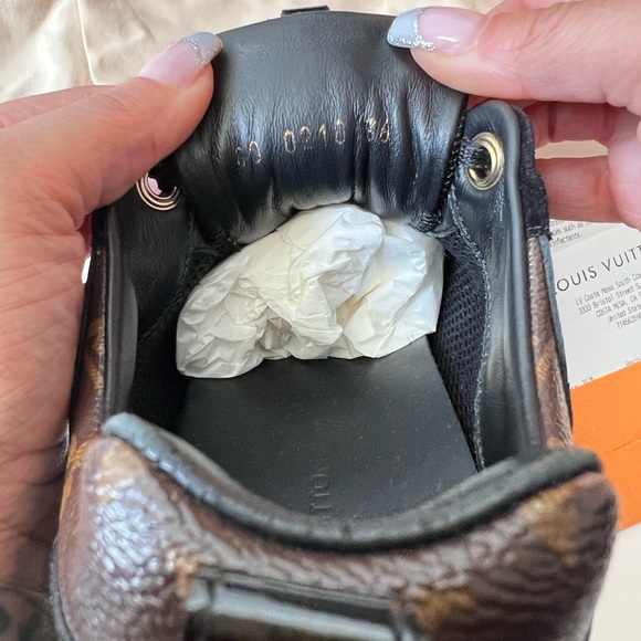 Pre- Loved Louis Vutton Runaway in size 36 - Picture 6 of 6